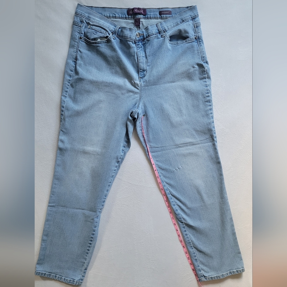 Gloria Vanderbilt Light Blue Amanda Jeans - Picture 2 of 5